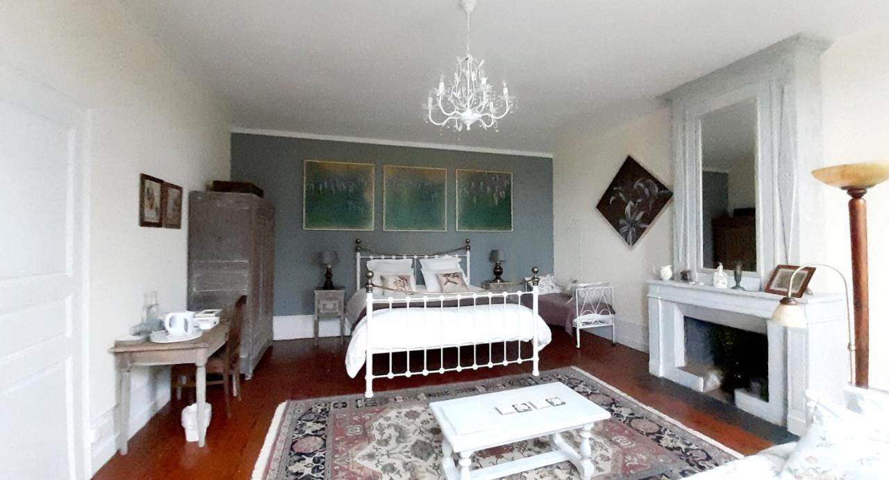 Bed and Breakfast Quai Des Fleurs Saint-Savinien Экстерьер фото
